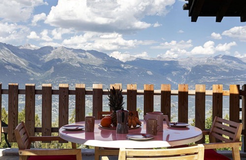 Les Mayens-de-Sion House | Stunning private villa with WIFI, private pool, TV, terrace, pets allowed and panoramic view