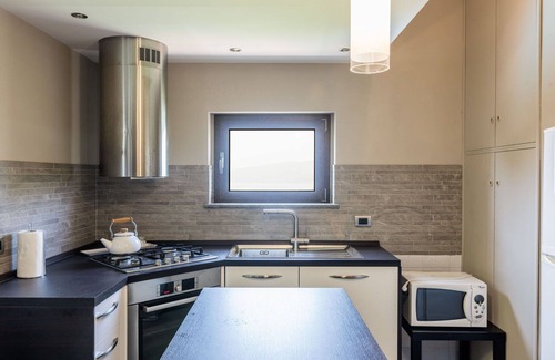 Lake Bracciano Villa | Stunning private villa with private pool, A/C, WIFI, TV, terrace, pets allowed and parking