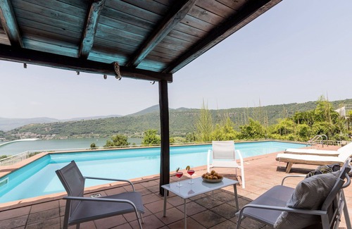Lake Bracciano Villa | Stunning private villa with private pool, A/C, WIFI, TV, terrace, pets allowed and parking