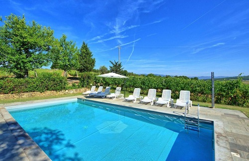 Pieve a Presciano Villa | Stunning private villa for 9 guests with private pool, WIFI, TV, pets allowed and parking