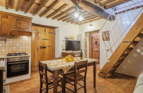Montignoso Villa | Stunning private villa for 2 people with WIFI, TV and pets allowed