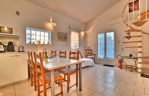 La Remigeasse House | Stunning private villa for 4 people with WIFI, TV, terrace and pets allowed