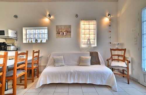 La Remigeasse House | Stunning private villa for 4 people with WIFI, TV, terrace and pets allowed