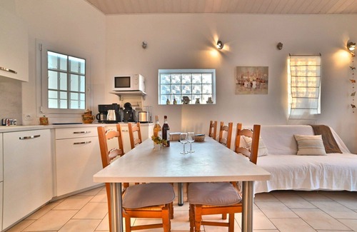 La Remigeasse House | Stunning private villa for 4 people with WIFI, TV, terrace and pets allowed
