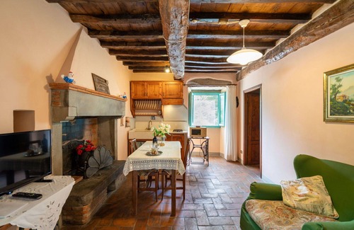Loro Ciuffenna House | Stunning private villa for 12 people with WIFI, private pool, TV, terrace and pets allowed