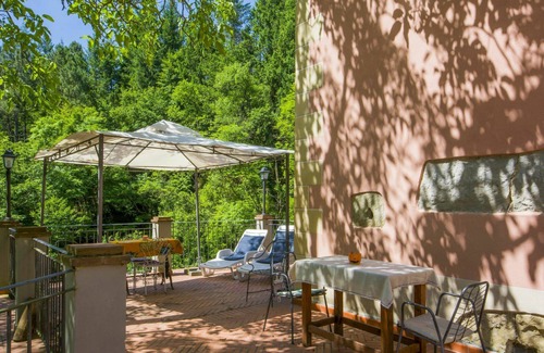 Loro Ciuffenna House | Stunning private villa for 12 people with WIFI, private pool, TV, terrace and pets allowed