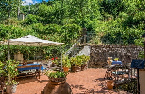 Loro Ciuffenna House | Stunning private villa for 12 people with WIFI, private pool, TV, terrace and pets allowed