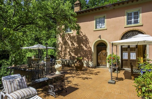 Loro Ciuffenna House | Stunning private villa for 12 people with WIFI, private pool, TV, terrace and pets allowed