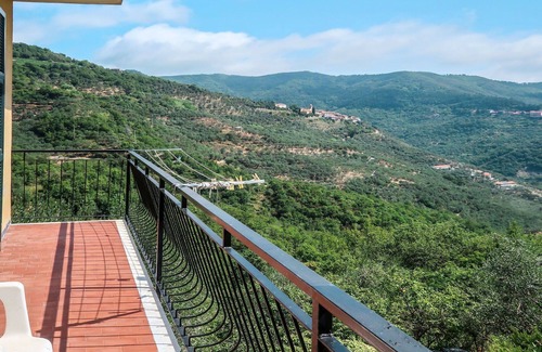 Caravonica House | Stunning private villa for 4 guests with WIFI, TV, patio, pets allowed and panoramic view