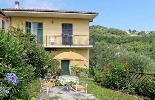 Caravonica House | Stunning private villa for 4 guests with WIFI, TV, patio, pets allowed and panoramic view