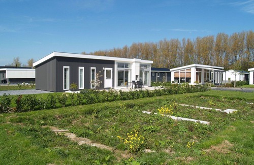 West-Graftdijk House | Stunning private villa for 4 people with WIFI, TV and terrace