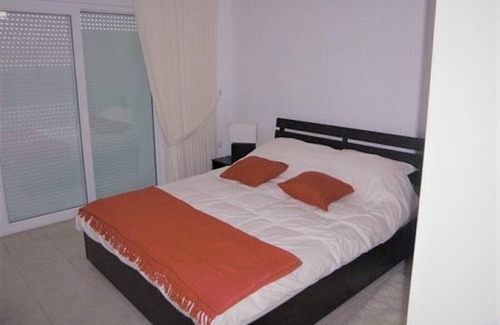 Side House | Stunning private 2 bed home in great location and gated community