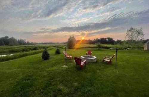 Severn Cottage | Stunning Private Cottage with beautiful Pond On 20 Acre Property