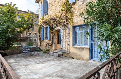 Saint-Montan House | Stunning private villa for 4 guests with WIFI, TV, terrace, pets allowed, panoramic view and par.