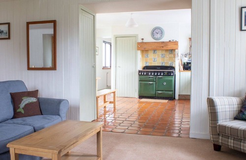 Greshornish House | Stunning private villa for 6 guests with WIFI, TV, terrace, pets allowed and panoramic view