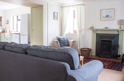 Greshornish House | Stunning private villa for 6 guests with WIFI, TV, terrace, pets allowed and panoramic view