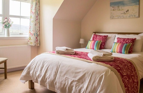 Breakish House | Stunning private villa for 10 guests with WIFI, TV, patio, panoramic view and parking