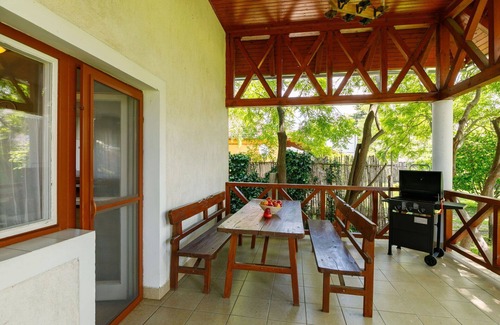 Balatonboglar House | Stunning private villa for 12 people with WIFI, A/C, TV, patio and pets allowed