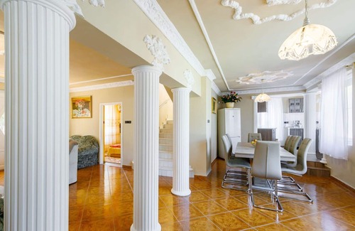 Balatonfoldvar Villa | Stunning private villa for 11 guests with A/C, WIFI, TV, patio and parking