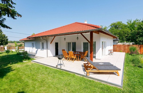 Balatonoszod House | Stunning private villa for 8 guests with A/C, WIFI, TV and terrace