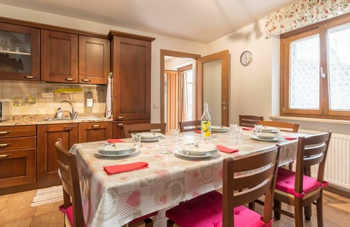 San Leonardo House | Stunning private villa for 8 guests with WIFI, TV and patio