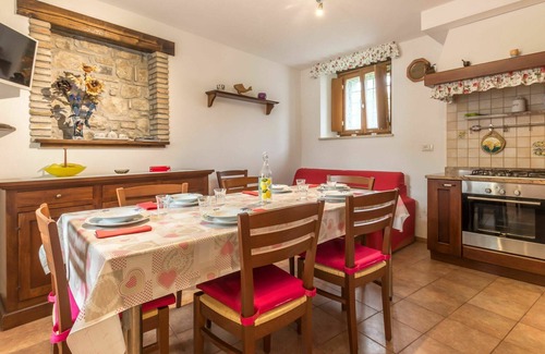 San Leonardo House | Stunning private villa for 8 guests with WIFI, TV and patio
