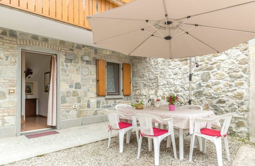 San Leonardo House | Stunning private villa for 8 guests with WIFI, TV and patio