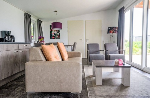 Bovenkarspel House | Stunning private villa for 5 guests with WIFI, TV, terrace and parking