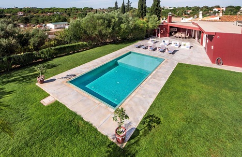 Pata de Cima Villa | Stunning private villa for 14 people with private pool, A/C, WIFI, TV and patio