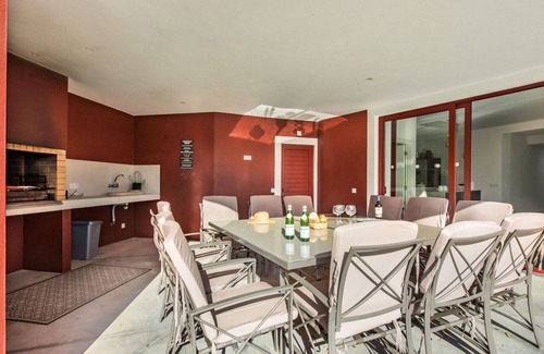 Pata de Cima Villa | Stunning private villa for 14 people with private pool, A/C, WIFI, TV and patio