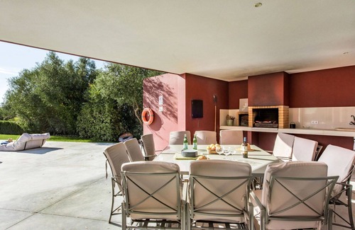 Pata de Cima Villa | Stunning private villa for 14 people with private pool, A/C, WIFI, TV and patio