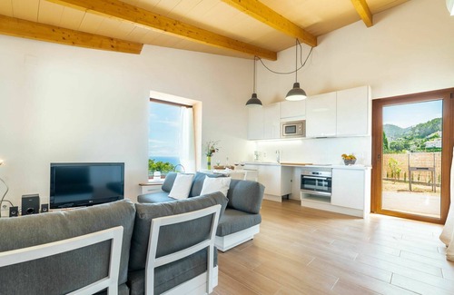 Banyalbufar House | Stunning private villa for 2 guests with A/C, WIFI, TV and patio