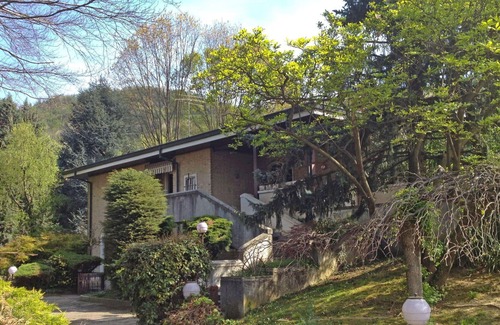 Villa d'Adda House | Stunning private villa for 8 guests with WIFI, TV, terrace, pets allowed and parking