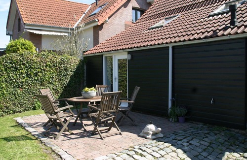 Schoondijke House | Stunning private villa for 4 people with WIFI, TV, terrace and pets allowed