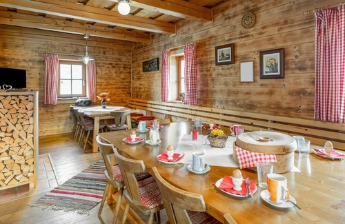 Oeblarn House | Stunning private villa with WIFI, TV, terrace, pets allowed, panoramic view and parking
