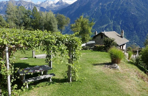 Acquarossa House | Stunning private villa for 4 people with WIFI, patio and parking