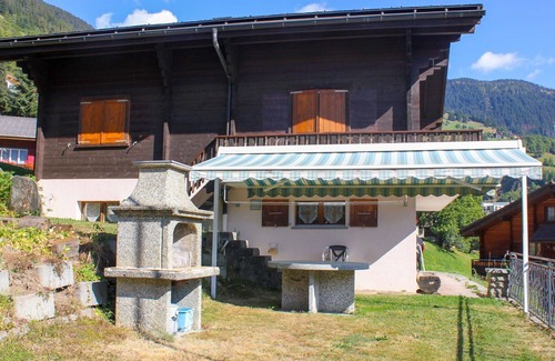 Riederalp House | Stunning private villa for 8 guests with WIFI, TV, patio and panoramic view