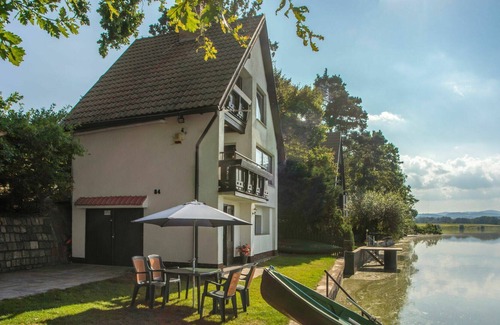 Zabovresky House | Stunning private villa for 6 guests with WIFI, TV, terrace, pets allowed and parking