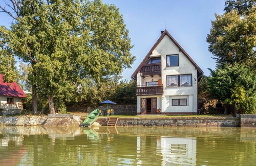 Zabovresky House | Stunning private villa for 6 guests with WIFI, TV, terrace, pets allowed and parking