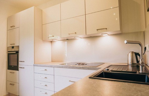 Hunerbach House | Stunning private villa for 6 guests with WIFI, TV and parking
