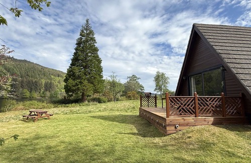 South Laggan House | Stunning private villa for 6 people with WIFI, TV, terrace, pets allowed and panoramic view