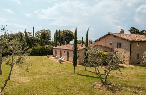 Camigliano Villa | Stunning private villa for 10 guests with A/C, private pool, WIFI, TV, panoramic view and parking