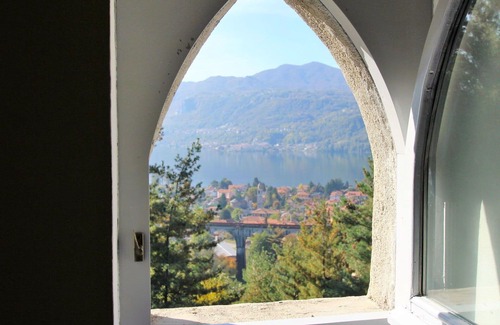 Pettenasco House | Stunning private villa for 4 people with patio