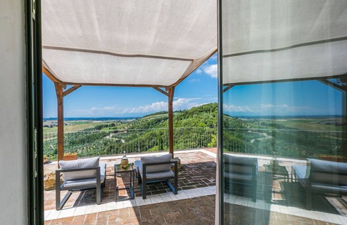 Santa Luce House | Stunning private villa for 5 guests with WIFI, A/C, TV, patio, pets allowed and panoramic view