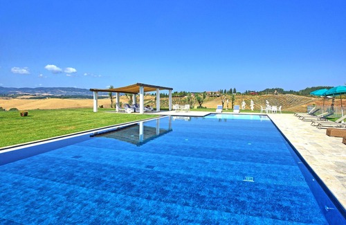 Peccioli Villa | Stunning private villa for 12 guests with A/C, private pool, WIFI, TV, patio and panoramic view