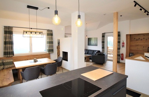 Wolfsberg House | Stunning private villa for 6 guests with WIFI, TV and terrace