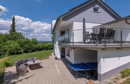 Loffingen House | Stunning private villa for 9 people with WIFI, TV, terrace, pets allowed and panoramic view