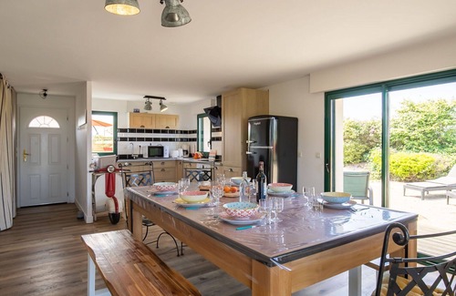 Guimaec House | Stunning private villa for 6 people with WIFI, private pool, TV, terrace and pets allowed
