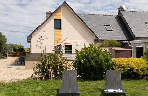 Guimaec House | Stunning private villa for 6 people with WIFI, private pool, TV, terrace and pets allowed