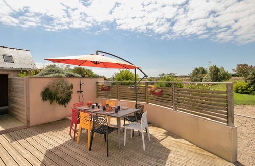 Guimaec House | Stunning private villa for 6 people with WIFI, private pool, TV, terrace and pets allowed